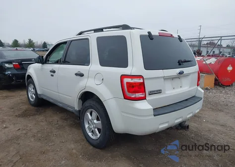 2009 Ford Escape Xlt z USA, uszkodzony, nr VIN 1FMCU03729KB26884
